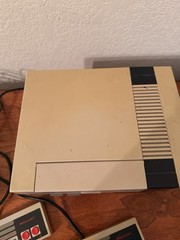 VTG Nintendo NES Console WORKS w/ poster, Zapper, 8 Games, Manuals (No Box)
