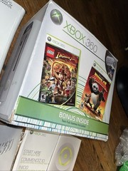 Xbox 360 White 60gb White Console bundle w/ games & Cords