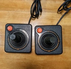 Atari 2600 RCA AV Mod with Controllers, 6 Games. Works Great!