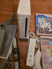 Wii Console Bundle, Controller, Nunchuck, 4 Games, Attachments – Tested