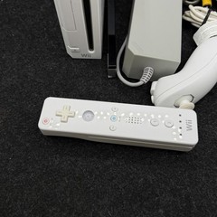Nintendo Wii Video Game Console and Stand RVL-001 (USA) White Tested & Working