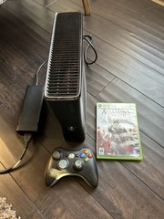 Microsoft Xbox 360 S 250GB Black Wi-Fi HDMI NTSC-U/C Controller Power Supply
