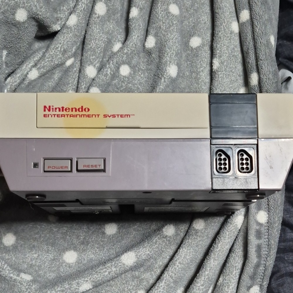 Nintendo NES Entertainment System Console NES-001 NTSC-U/C RF Gray 1985