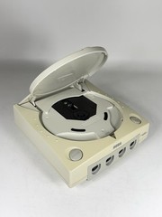 SEGA Dreamcast Home Console Bundle with Controller, 6 Games & Cables – TESTED