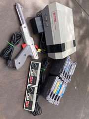 Nintendo NES Console BUNDLE w/ 11 games