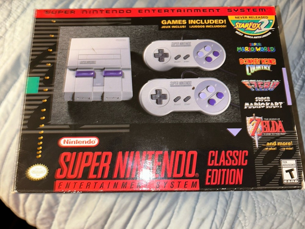 Super Nintendo Entertainment System Classic Edition Complete in Box Looks New!!