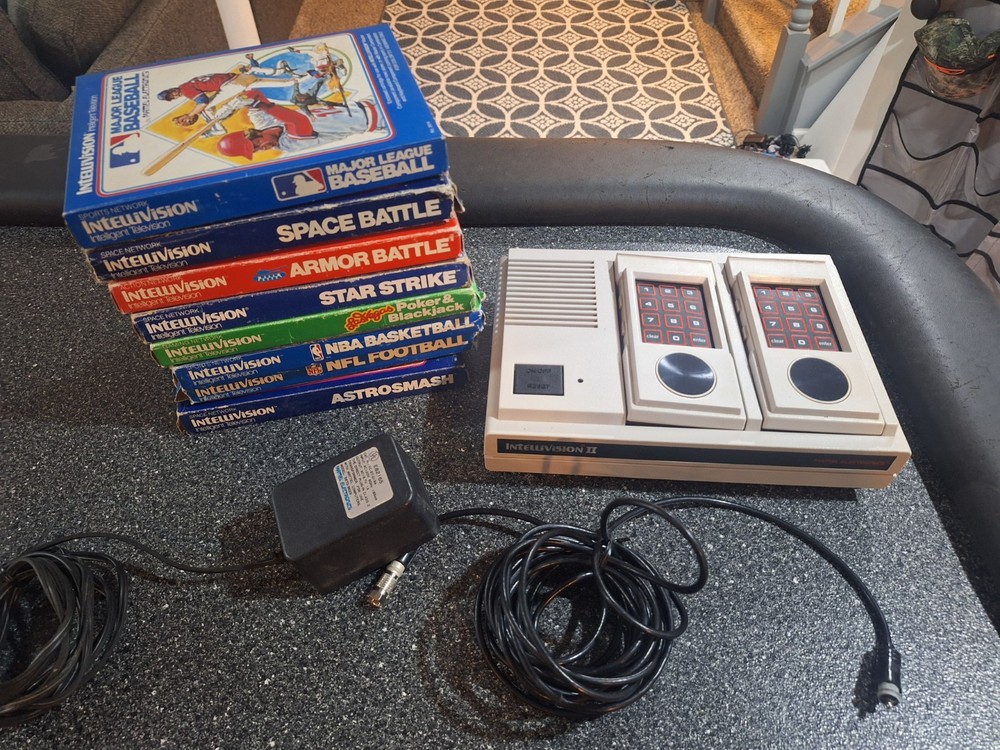 Mattel Intellivision II 2 Console Bundle With Games TESTED WORKING NO YELLOWING
