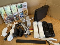 Nintendo Wii Black RVL-001 Bundle 4 Controllers + Nunchuks And Games