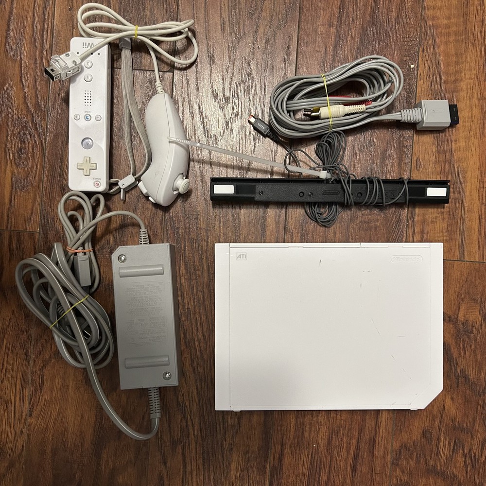 Nintendo Wii Console Bundle White Remotes Sensor Bar Cables Power Complete Style