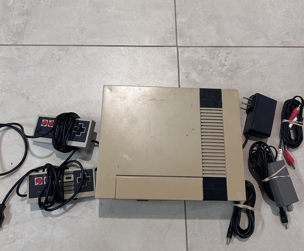 Nintendo NES Entertainment System Console w/ 2 Controllers, NES Advantage