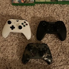 Microsoft Xbox One S 500GB White Console Bundle 3 Controllers 4 games Works