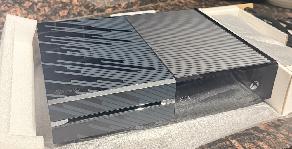 Microsoft Xbox One XDK Console / MODEL 1540 / Cables, Kinect Camera / Very Rare!