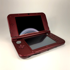 New Nintendo 3DS XL Metalic Red Handheld w/ Charger 32GB Great Condition