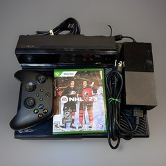 Xbox One 500GB Console Bundle w/Controller, Kinect, Power & HDMI, 2 Games TESTED