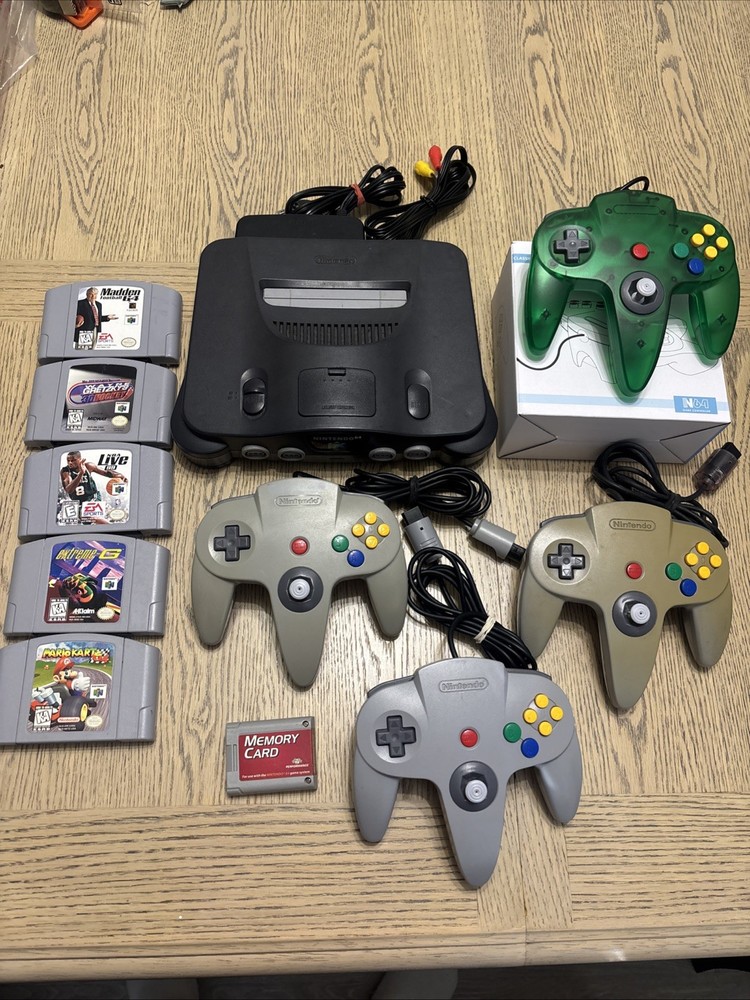Nintendo 64 Console bundle + Mario KART & More + 4 controllers + Memory Card