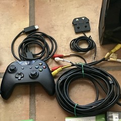 Microsoft XBox 360 S Console Model 1439 250gb Kinect Bundle Used With 12 Games