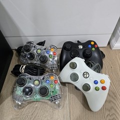 Massive XBOX Bundle – 4 Console + 13 Controllers & More [SOME TESTED / SOME…