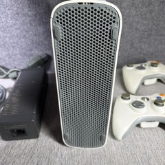 Microsoft Xbox 360 Pro 20GB Console Bundle HDMI Falcon 2007 w/ 2 Controllers