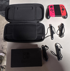 Nintendo switch Dock, Case, controller + Adapters