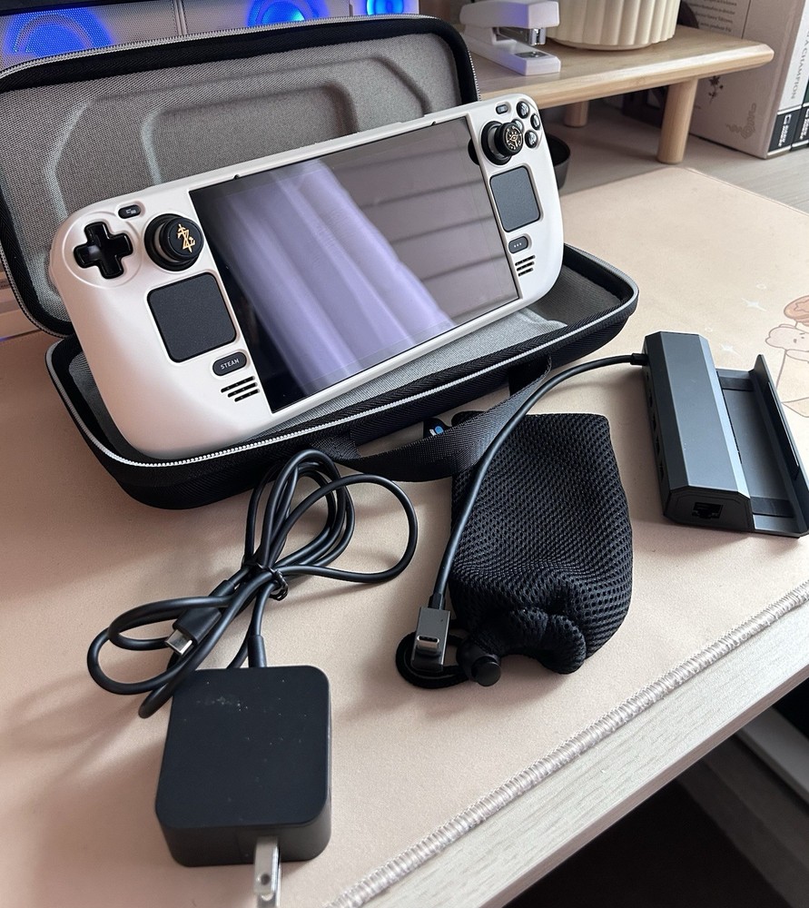 Steam Deck 512GB LCD BUNDLE + Magnetic Stand & 6-in-1 Dock System