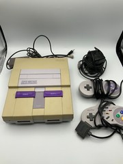 Super Nintendo Entertainment System: Console 2 Controllers OEM With Cables