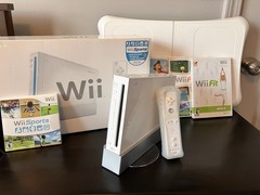 CIB Nintendo Wii Console With 4 Games Wii Sports Play Plus Balance Board Remote