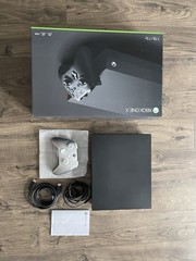 Xbox One X 1 TB MINT W/1 Controller & box