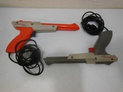 Nintendo NES Console System Bundle + Controller, 2 Zapper Guns, RF Switch