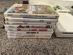 Nintendo Wii Lot Bundle w/ 8 Games controller Cables Accessories