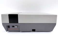 Nintendo NES Console + Controller, Zapper, AV cable, Power Supply – Tested