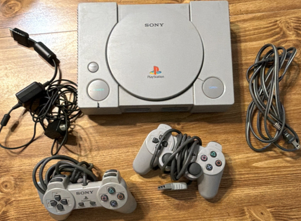 Sony PlayStation SCPH-7001 Gray Console NTSC-U/C Composite RCA DualShock 2 Cont…