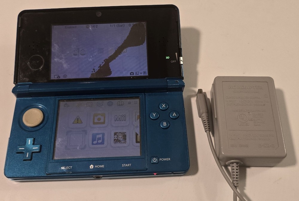 Nintendo 3DS Handheld Console System Aqua Blue – Broken LCD for Parts or Repair