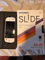 Ayaneo Slide 6″ AMD Ryzen 7 7840U 32GB RAM 512GB (BATTERY REPLACED 4/20)