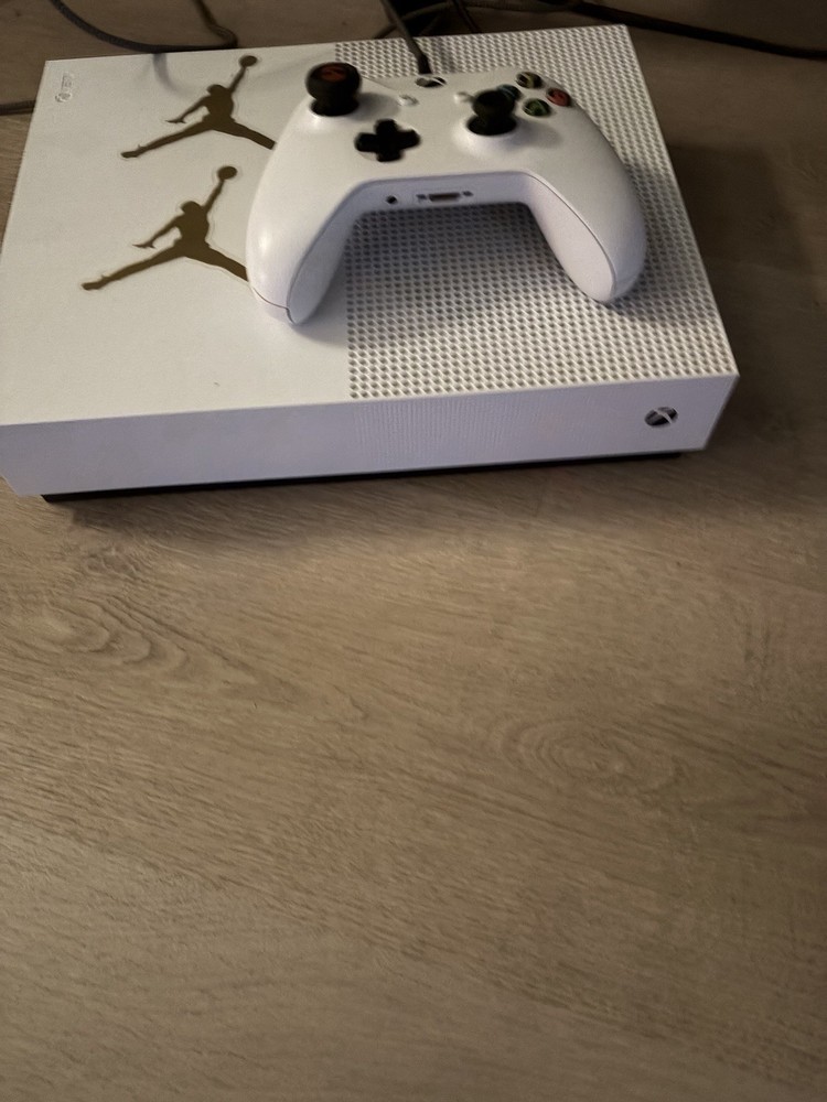 Microsoft Xbox One S White Console with Controller Wi-Fi Capability