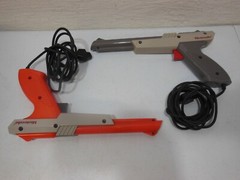 Nintendo NES Console System Bundle + Controller, 2 Zapper Guns, RF Switch