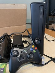 Black Xbox 360 Slim 120GB w/ Kinect, Controller & Skyrim Vintage