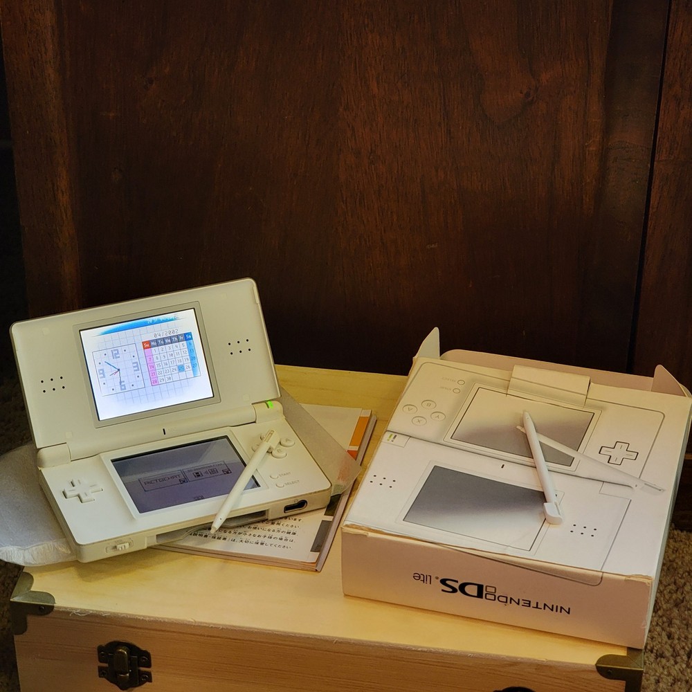 Nintendo DS lite Console – Crystal White – in Box Region Free