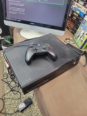 Microsoft Xbox One Elite Bundle 1TB Matte Black Console 1540 One Controller