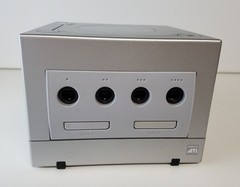 GameCube Console DOL-101 w/ 4 Controllers, Memory Card, cables + Wario World