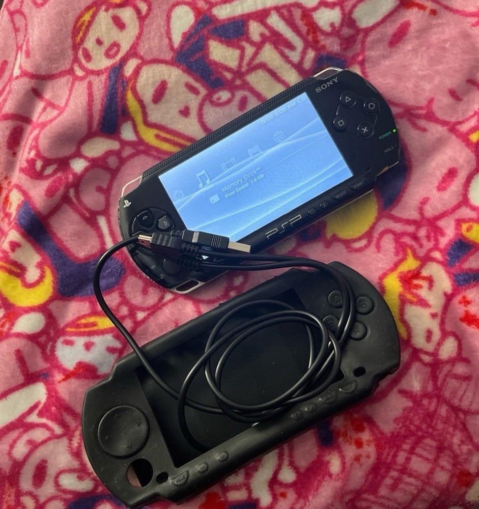 Sony PSP 1000 Portable Entertainment Pack – Black