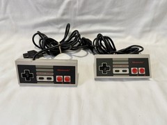 Nintendo NES Console Bundle Mario Duck Hunt Zapper Controllers Cables Manuals
