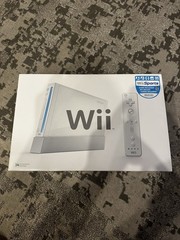 Nintendo Wii White Home Console Bundle w/ Wii Sports bundle