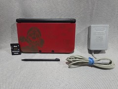 Nintendo 3DS XL Super Mario Bros 2 Ltd Edition Red Gold W/ Charger Stylus 4GB SD