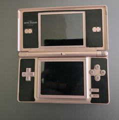 Nintendo DS Lite Console – Metallic Pink – not working