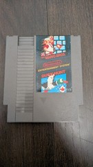 Nintendo NES-001 Console with Controller & Zapper & Mario/Duck Hunt Combo Game