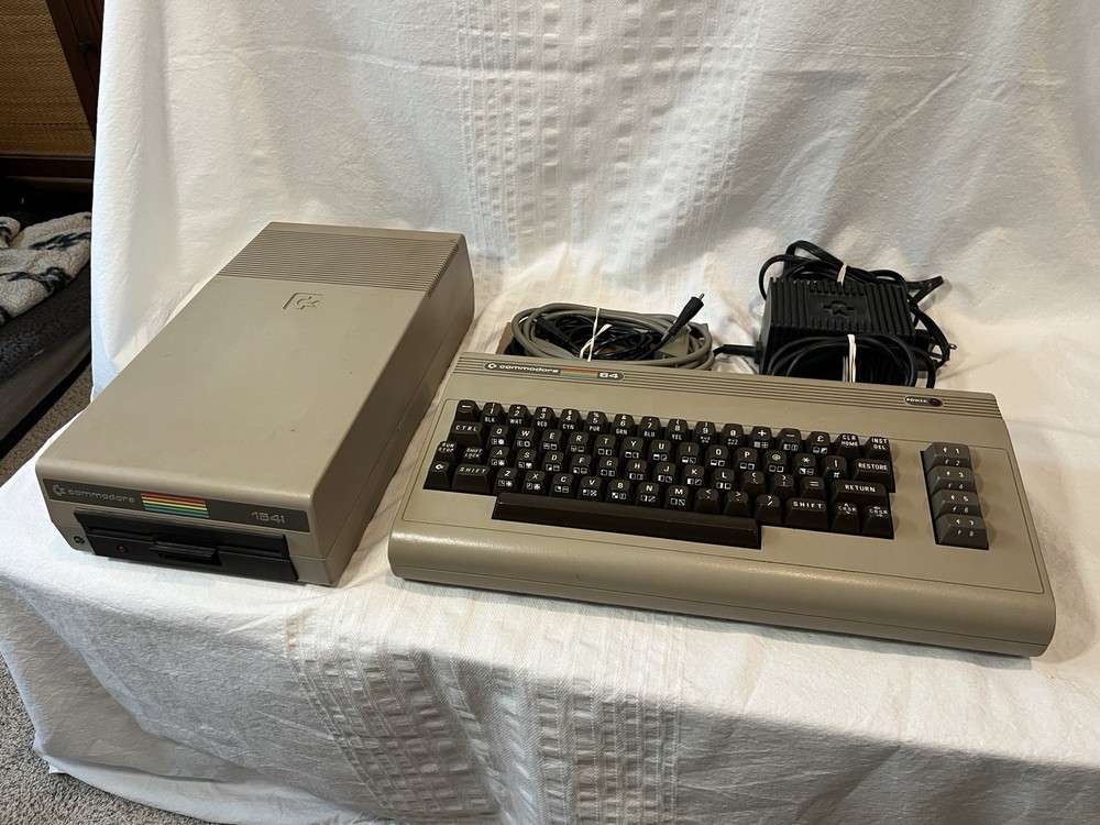 Commodore 64 Console + 1541 Disk Drive + Box/Accessories: Powers On – No Video