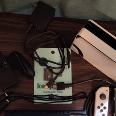 Switch OLED (Excellent Condition) Bundle With 64gb Sd Card And Adapter
