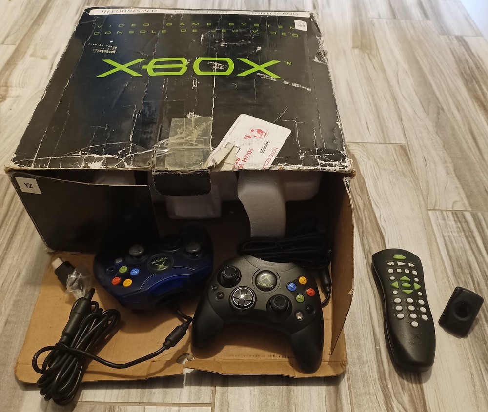 Original Microsoft Xbox Console W/ 2 Controllers & Remote. Doesn’t Play Discs