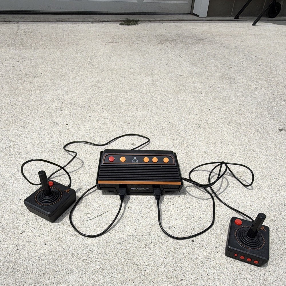 Atari Flashback Console Built-In Games w/ 2 Wired Joysticks RCA NTSC-U/C(TESTED)