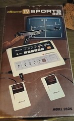 Monteverdi TV Sports 825 E825A Console w/ 2 Controllers, Light Gun & Box